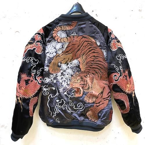 絡繰魂 美品 スカジャン ２面用 日本限定 虎蛇龍 レーヨン unisex 絡繰魂 美品 スカジャン 2面用 日本限定 虎蛇龍 レーヨン