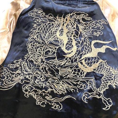 SALE価格新品 XLサイズ 絡繰魂 群龍 リバーシブル スカジャン 刺繍 送料無料】絡繰魂 龍乱舞 刺繍リバーシブルスカジャン