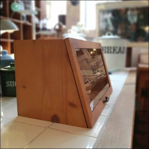 ハンドメイド　小ぶりなキャビネット　ガラス扉 ハンドメイド 小ぶりなキャビネット ガラス扉