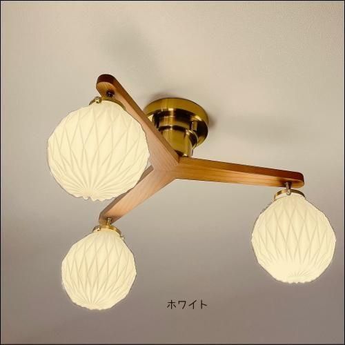 3灯シーリングライト ＊クラシックデザイン＊黄色のガラスシェード 3灯シーリングライト ＊クラシックデザイン＊黄色のガラス