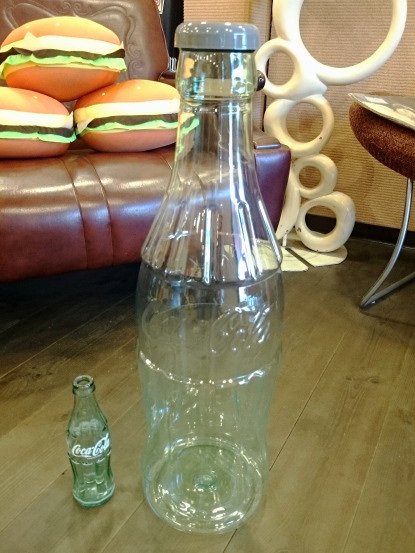 高さ60cm！特大コカコーラ瓶のコインバンク Coca-Cola ボトル型 貯金箱 - レトロ可愛い雑貨屋ソース WEBショップ