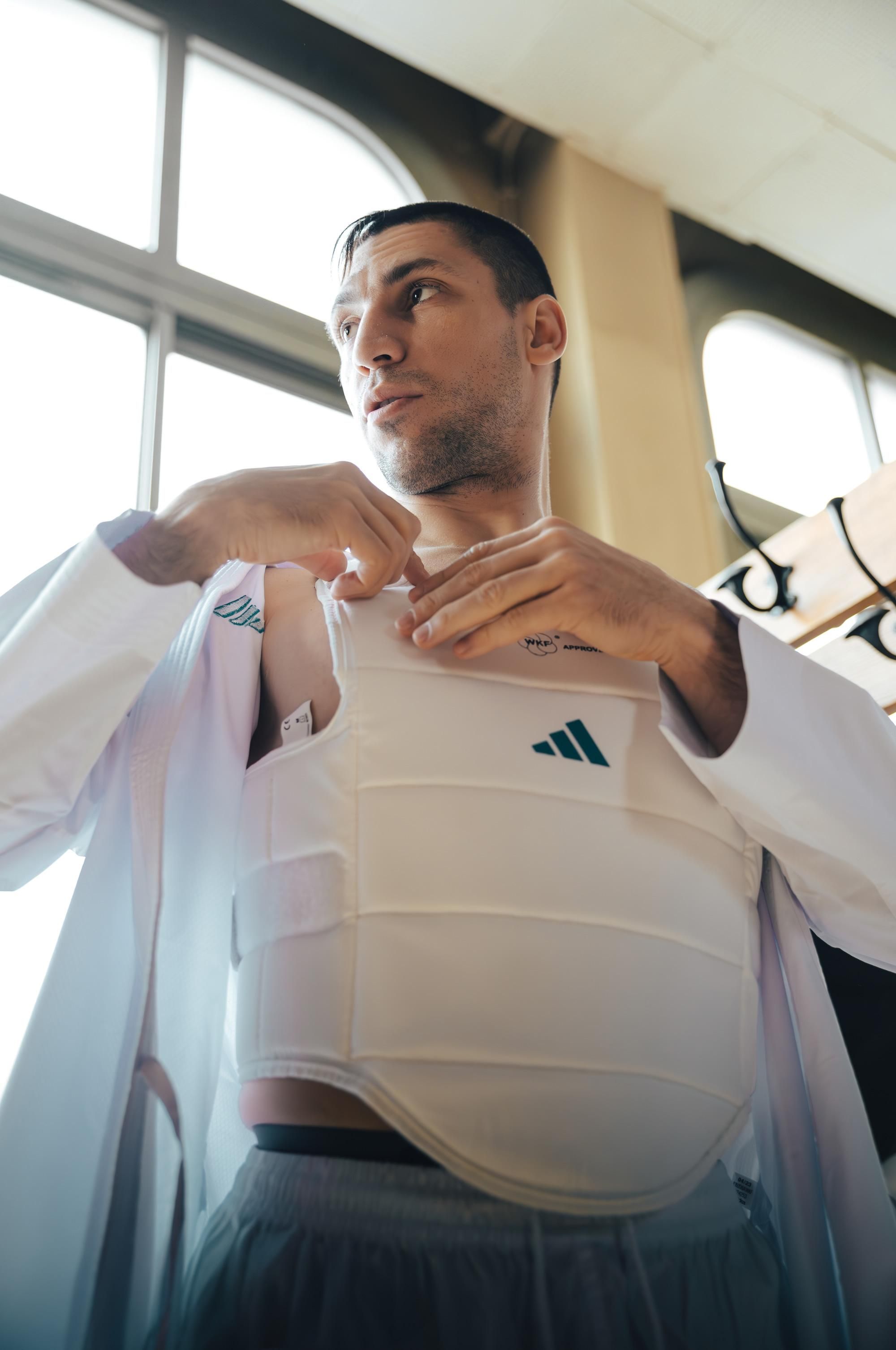 adidas NEW WKF公認 空手 ボディプロテクター 黒ロゴ - adidas 格闘技