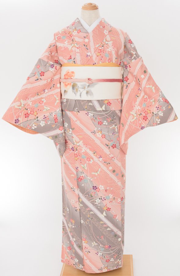 ピンク＆グレー 桜に蝶   からん::アンティーク着物・リサイクル着物の