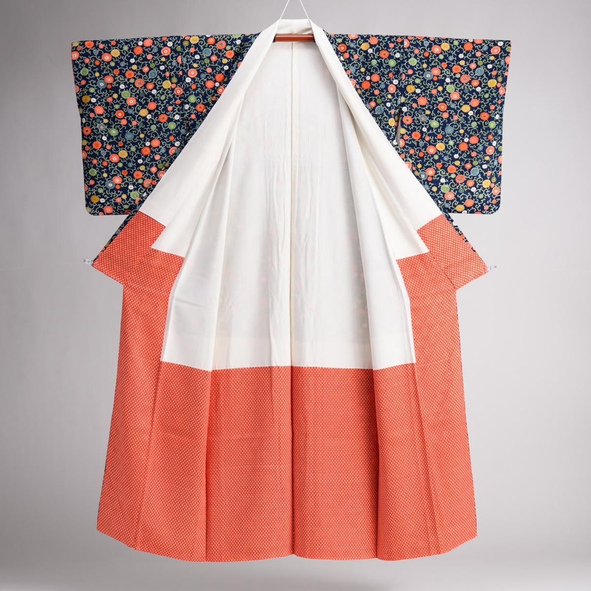 濃紺地にカラフルな菊唐草 - からん::アンティーク着物