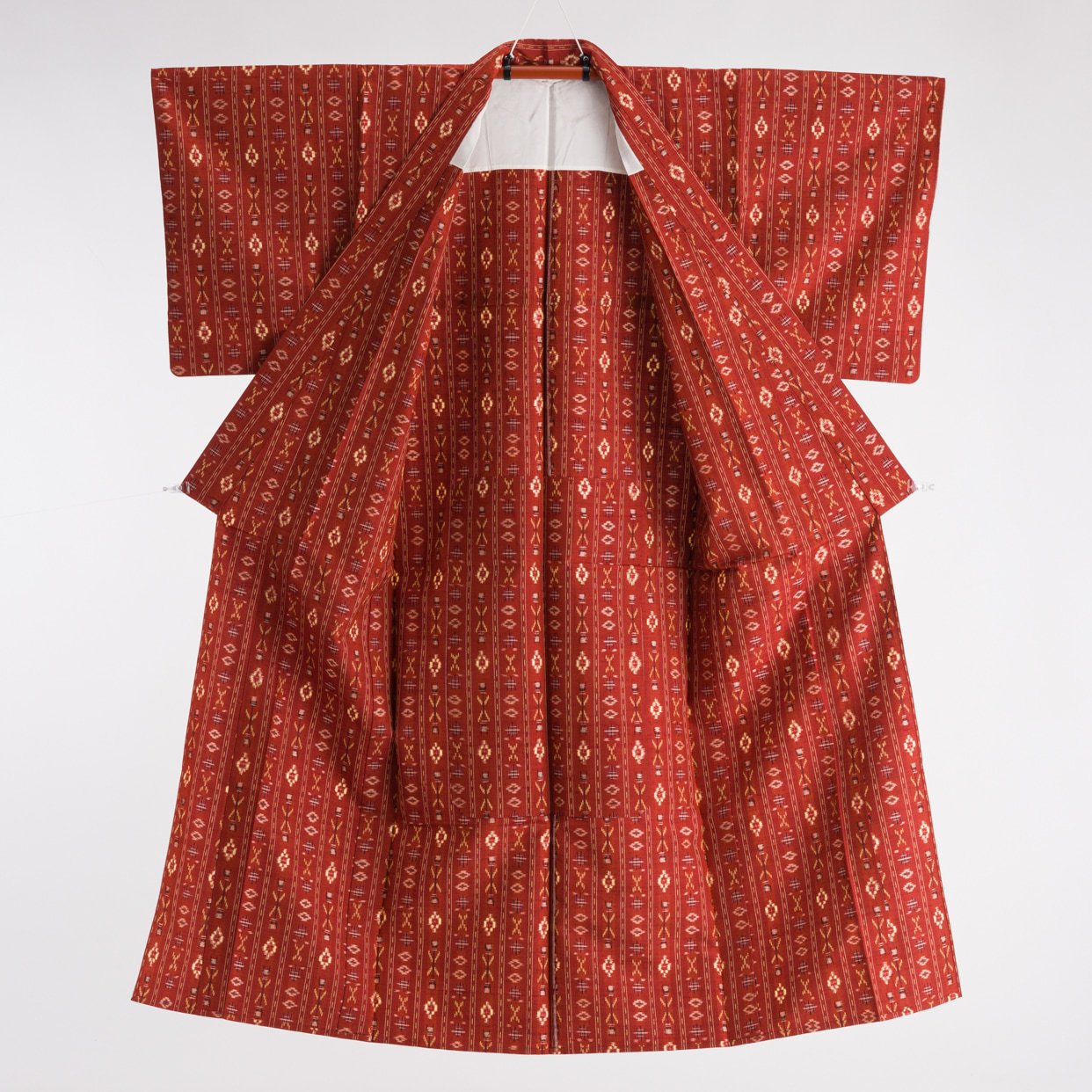 単衣 紬 赤煉瓦色に絣模様 - からん::アンティーク着物・リサイクル ...
