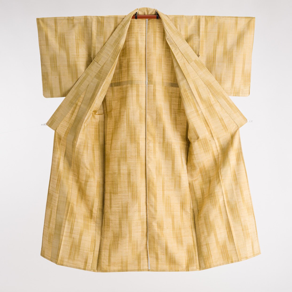 単衣 紬 淡黄色に絣縞 - からん::アンティーク着物・リサイクル着物の 