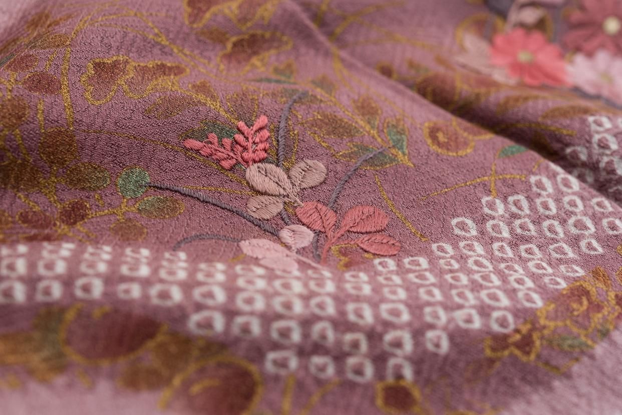 訪問着 絞りの霞に秋草の刺繍 - からん::アンティーク着物