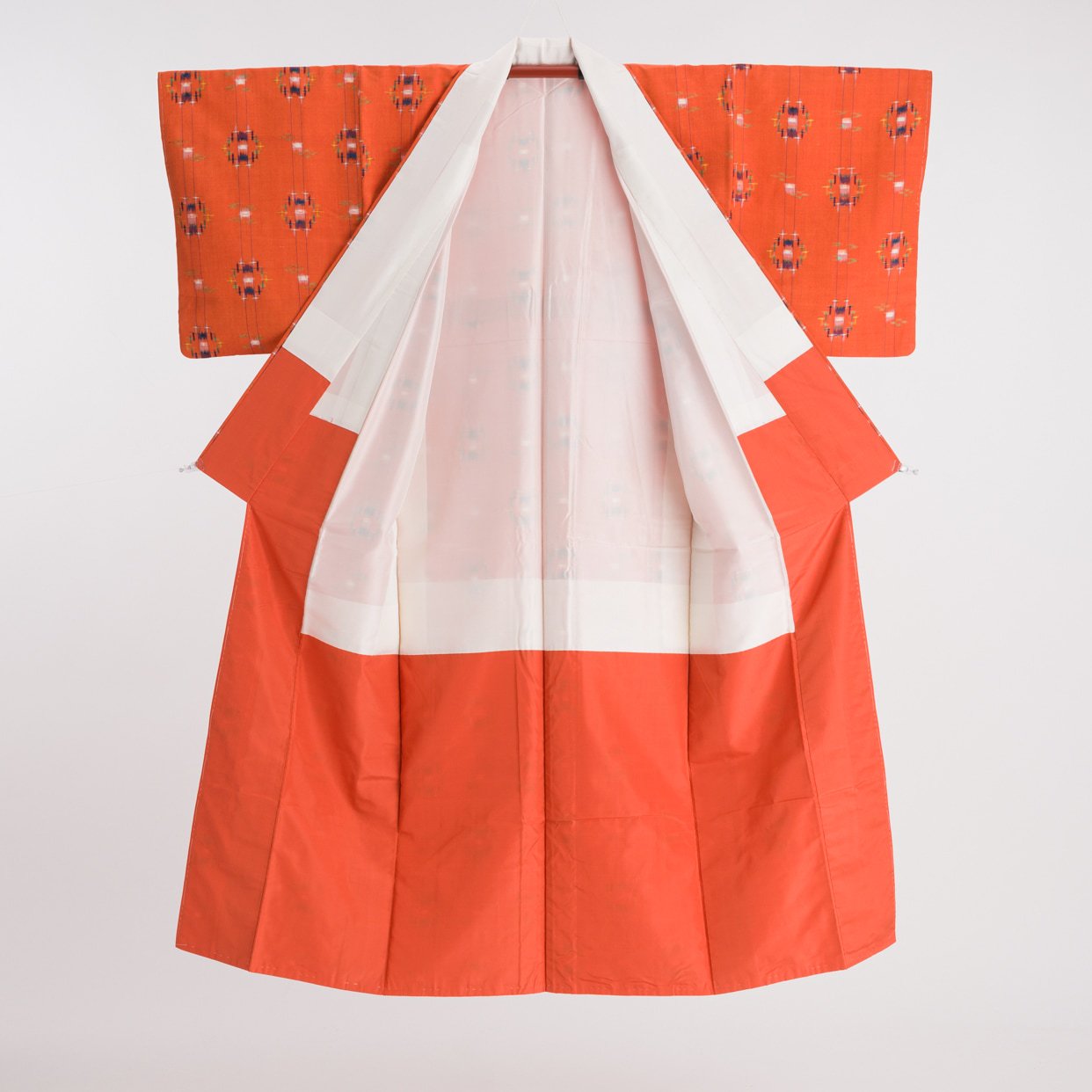紬 オレンジ地 絣柄 - からん::アンティーク着物・リサイクル着物の