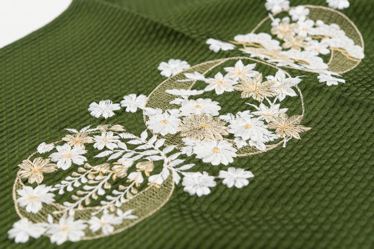 新品帯揚げ 刺繍 丸に花 苔緑 - からん::アンティーク着物・リサイクル