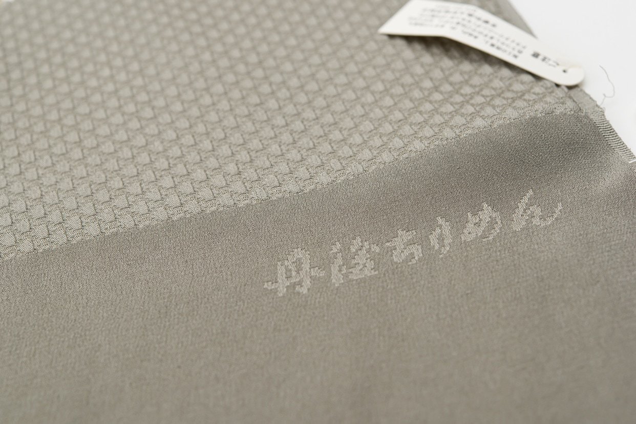新品帯揚げ 刺繍 丸に花 銀鼠 - からん::アンティーク着物・リサイクル