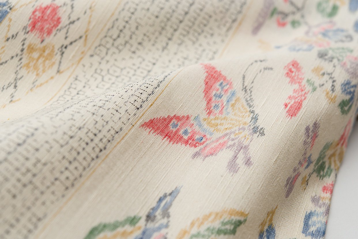 紬 横段に花と蝶 - からん::アンティーク着物・リサイクル着物の通販サイト