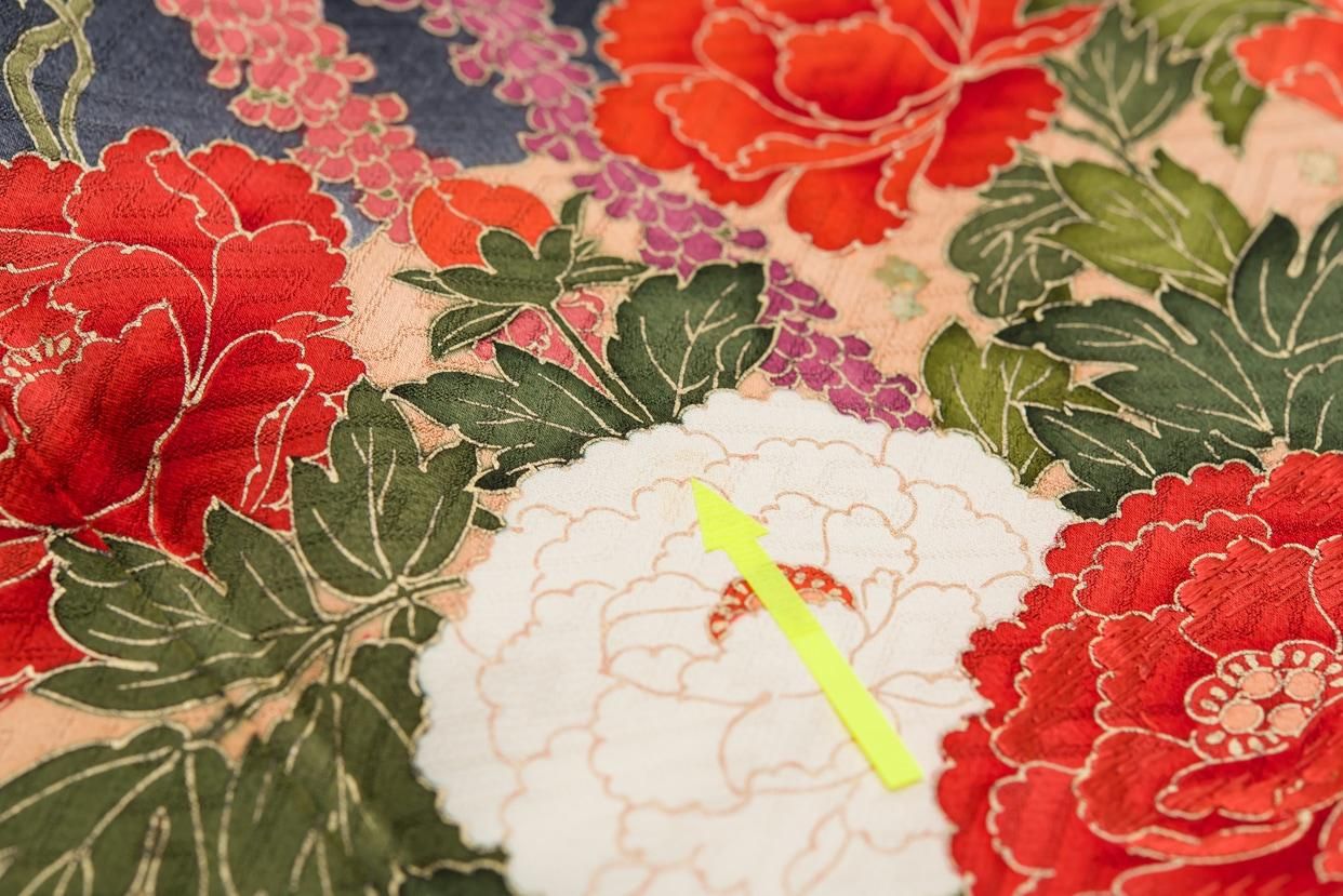 振袖 黒地 花車 - からん::アンティーク着物・リサイクル着物の通販サイト