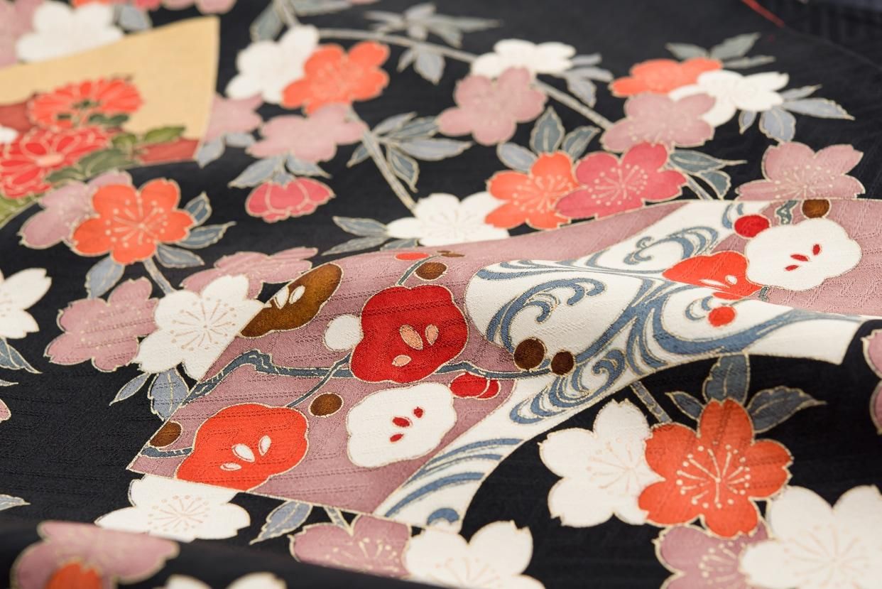 振袖 黒地 花車 - からん::アンティーク着物・リサイクル着物の通販サイト