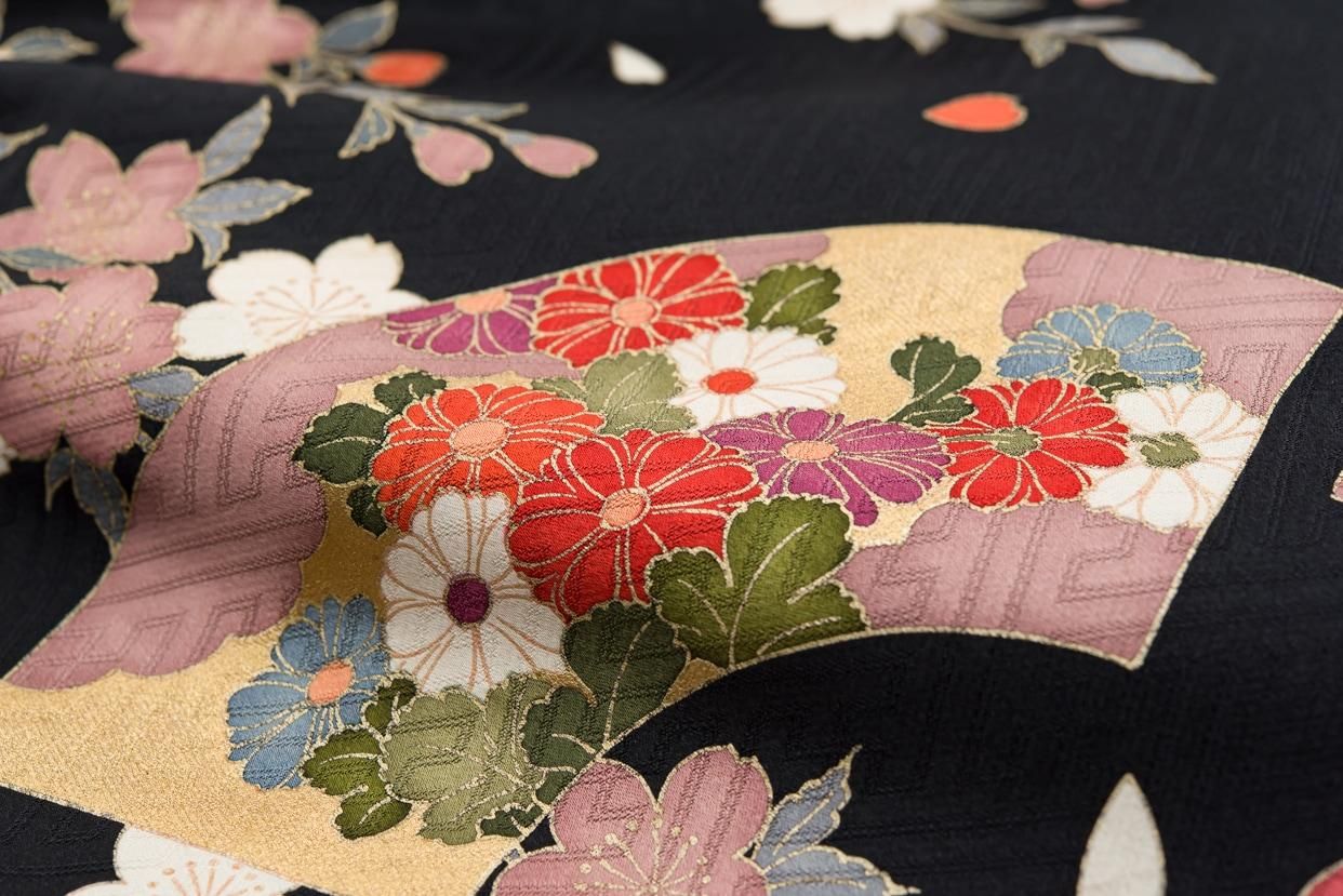 【Q4040】Ｂアンティークお仕立て上がり正絹振袖　黒地に花車模様　金糸刺繍 振袖 黒地 花車 - からん::アンティーク着物・リサイクル着物の通販サイト