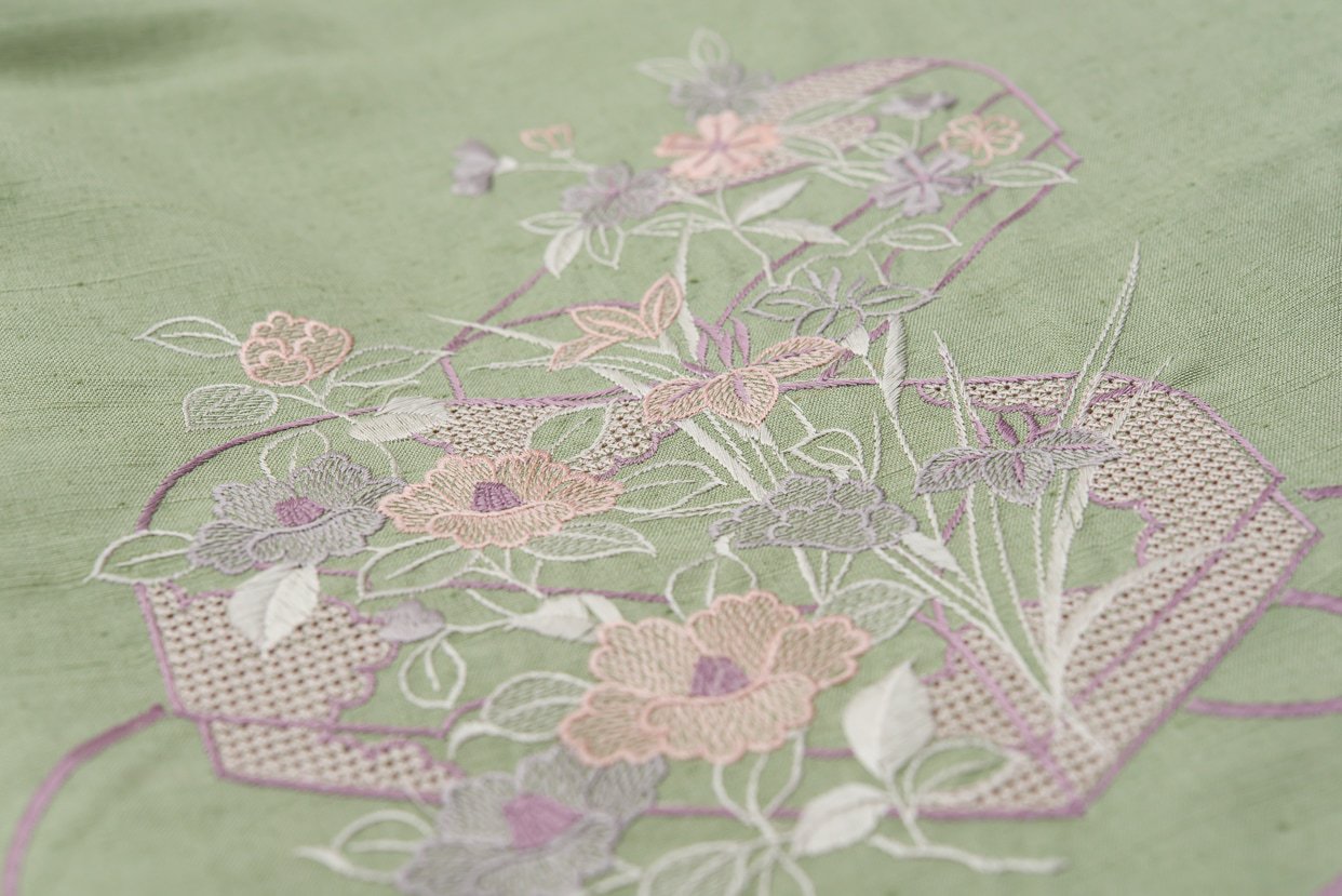 紬付け下げ 文箱と花の刺繍 - からん::アンティーク着物・リサイクル 