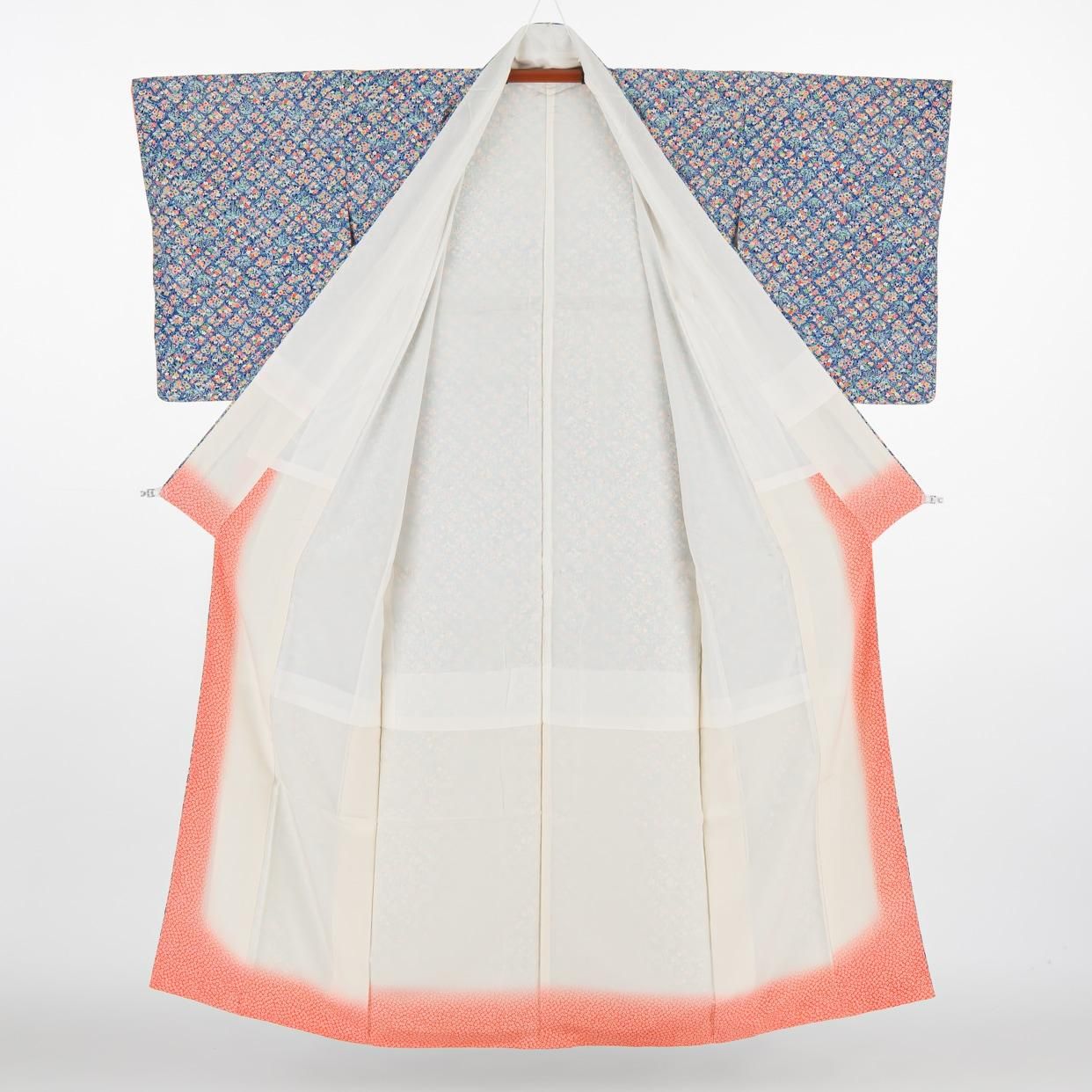 未使用美品 正絹縮緬着物 洗練された白色コーデ 小紋 花七宝 青海波 四季の花々 未使用美品 正絹縮緬着物 洗練された白色コーデ 小紋 花七宝