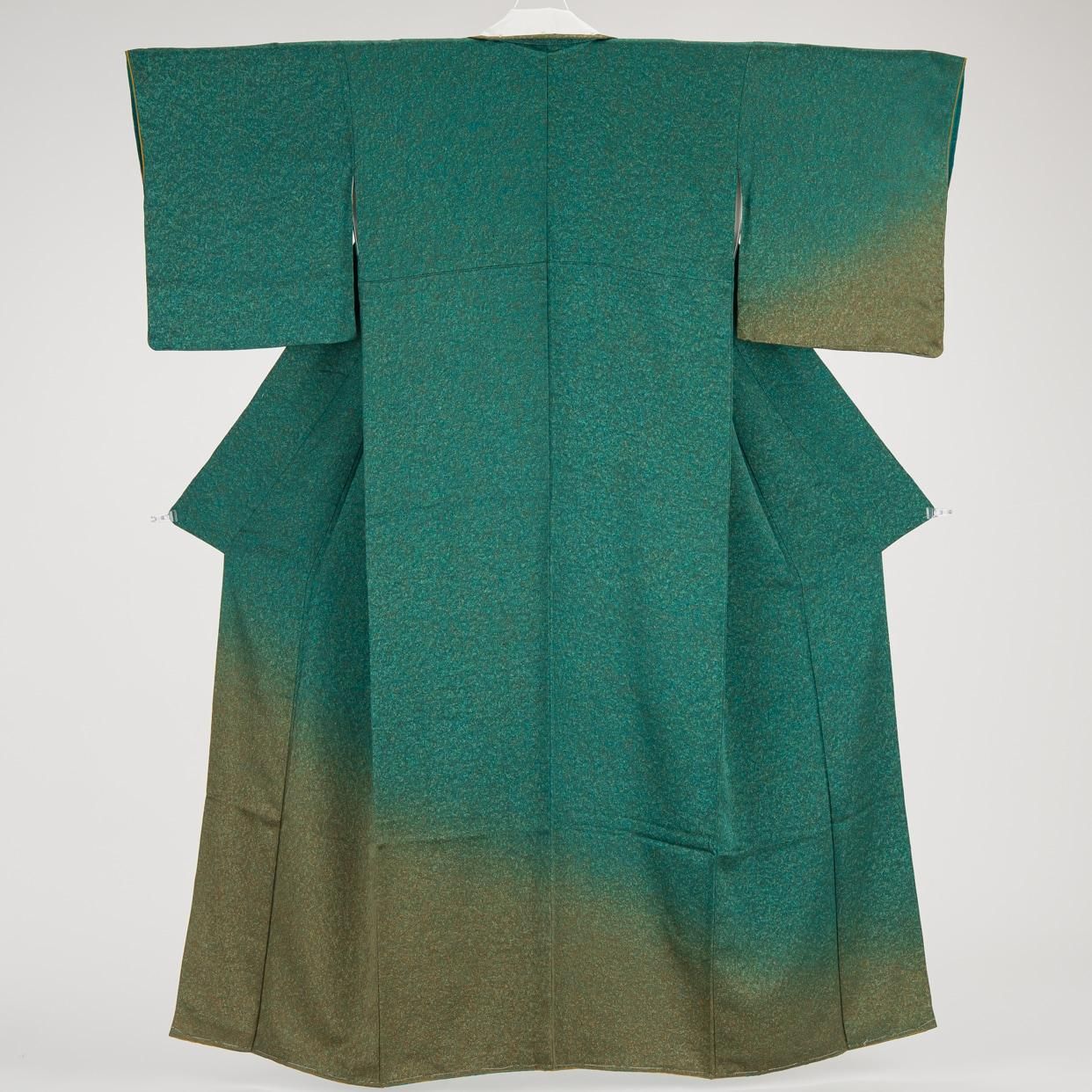 アンティーク着物　しつけ付　レトロな緑　暈し　　長い袖　正絹　広襟　No.100 アンティーク着物 しつけ付 レトロな緑 暈し 長い袖 正絹 広襟