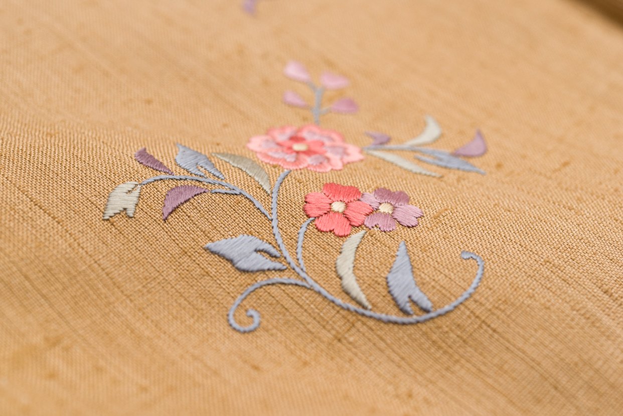 紬　付け下げ　花と鳥の刺繍