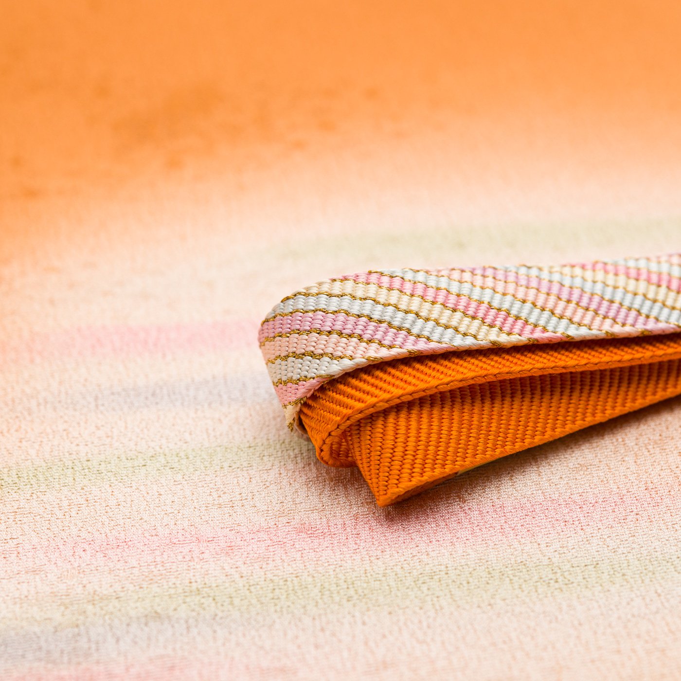 「帯揚げ帯締めセット  霞にパステルカラーのライン」の商品画像