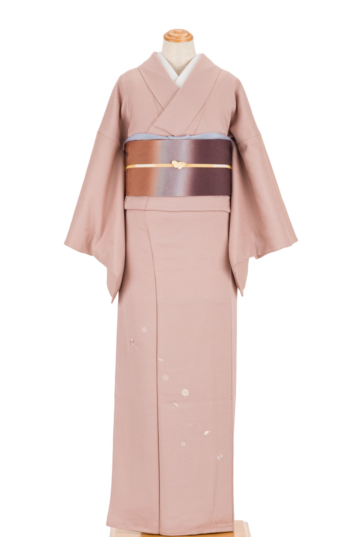 刺繍の入った桜色の着物 - 着物・浴衣