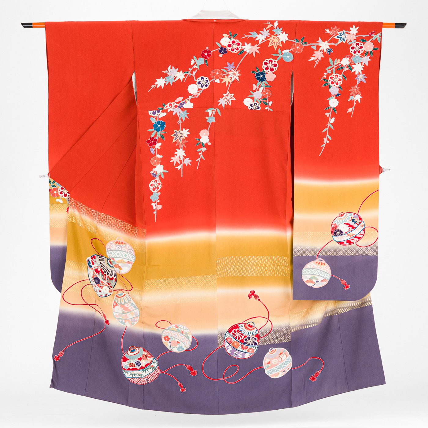 振袖 鈴と桜 - からん::アンティーク着物・リサイクル着物の通販サイト