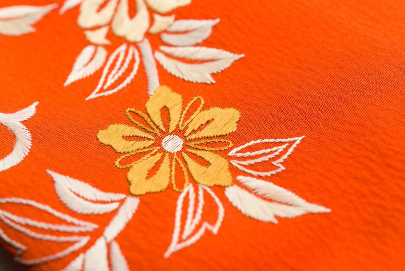 道行コート 絵羽 花刺繍 - からん::アンティーク着物・リサイクル着物 