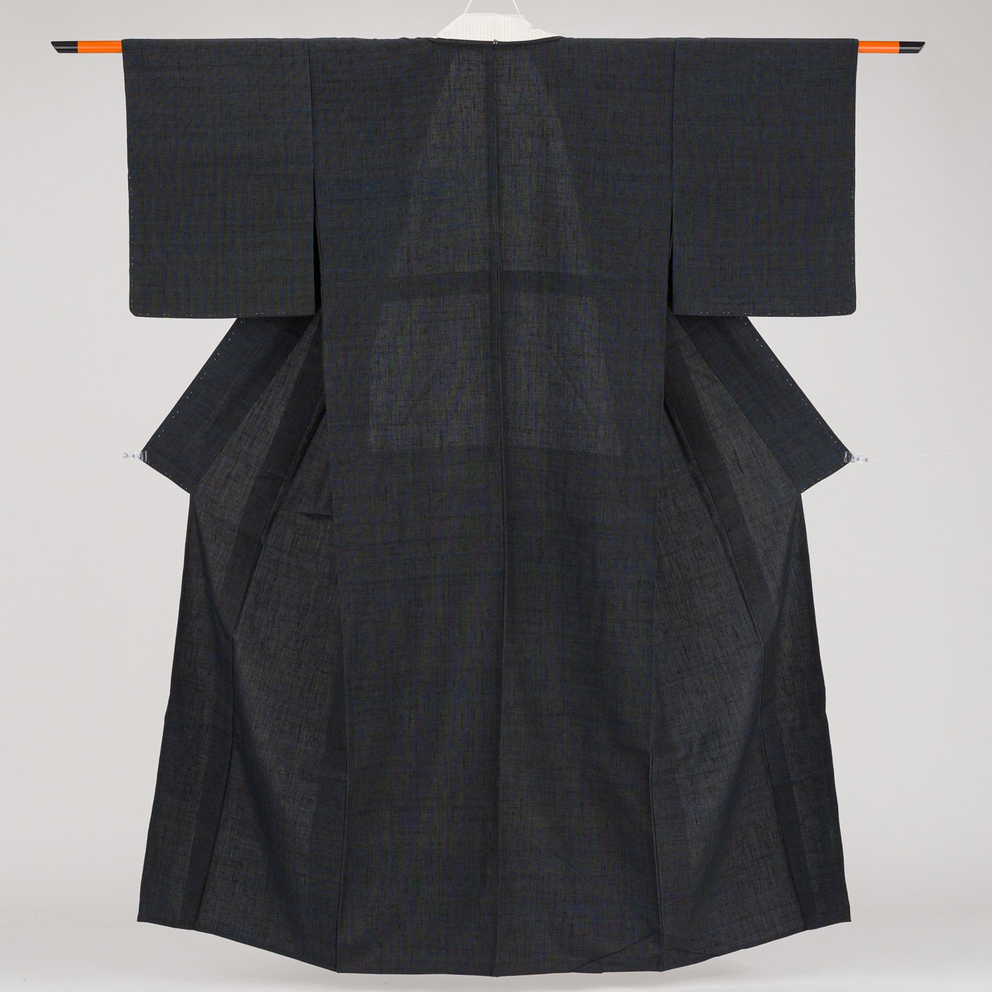 単衣 紬 黒無地に青 ゆったりサイズ - からん::アンティーク着物