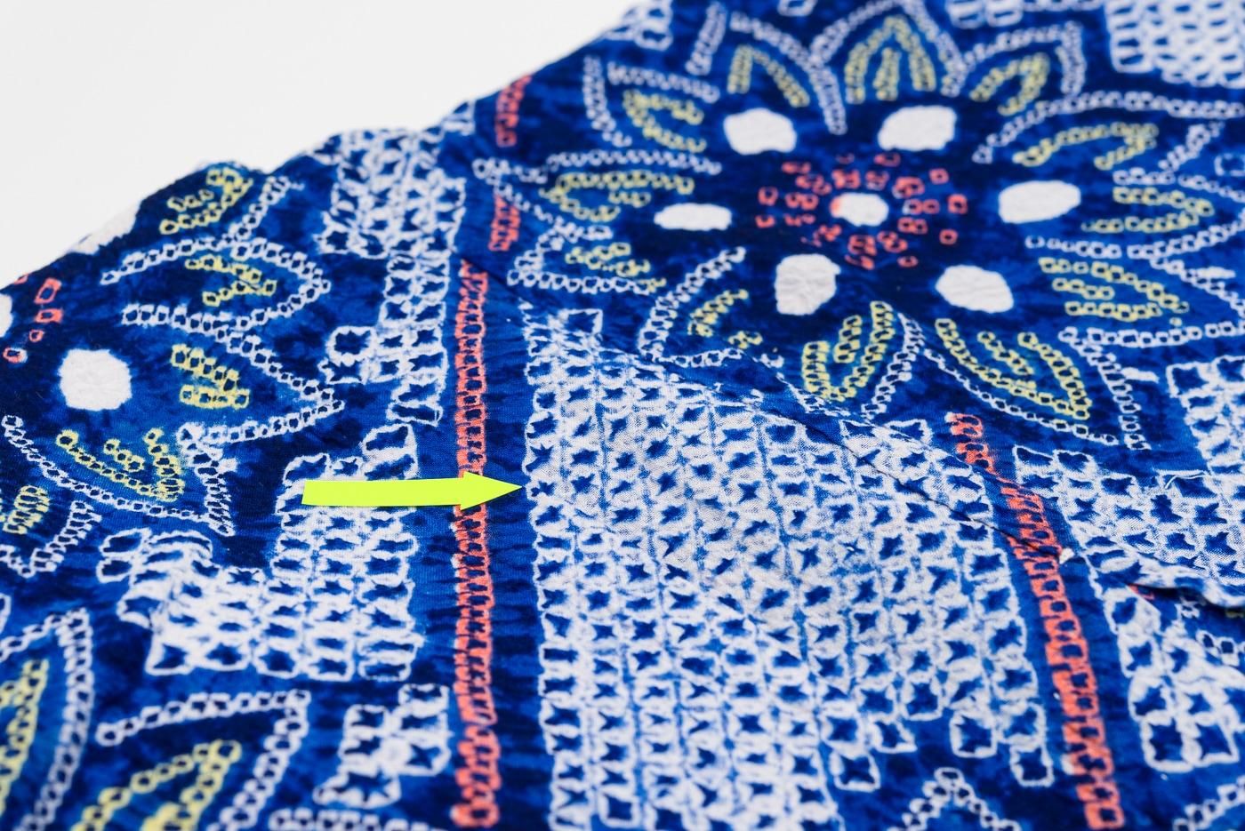 値下げ～浴衣・有松絞り・木綿・カラフル花柄・バチ衿・７号・美品　M‐12 ◇現代 有松鳴海絞 浴衣◇【濃紺黄朱他】藤と花つなぎがレトロ