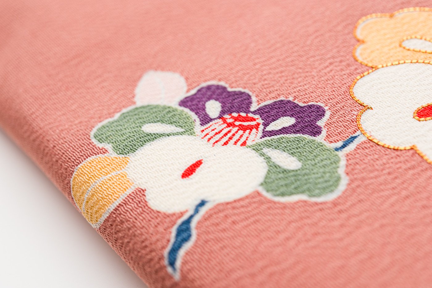 縮緬 刺繍を添えた椿の花 - からん::アンティーク着物・リサイクル着物