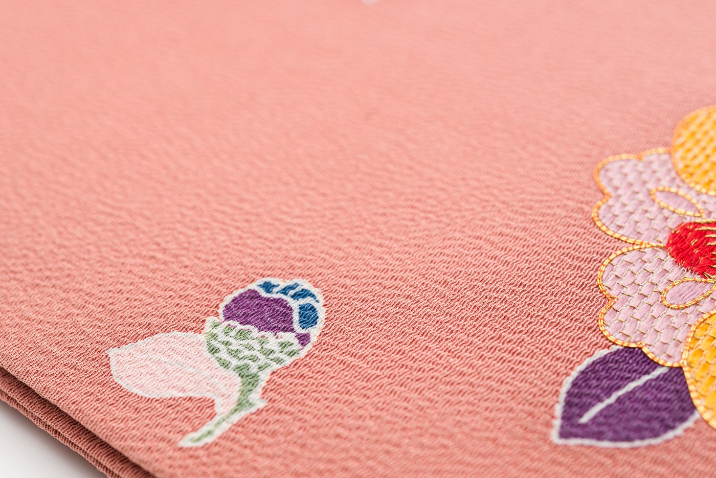 縮緬 刺繍を添えた椿の花 - からん::アンティーク着物・リサイクル着物
