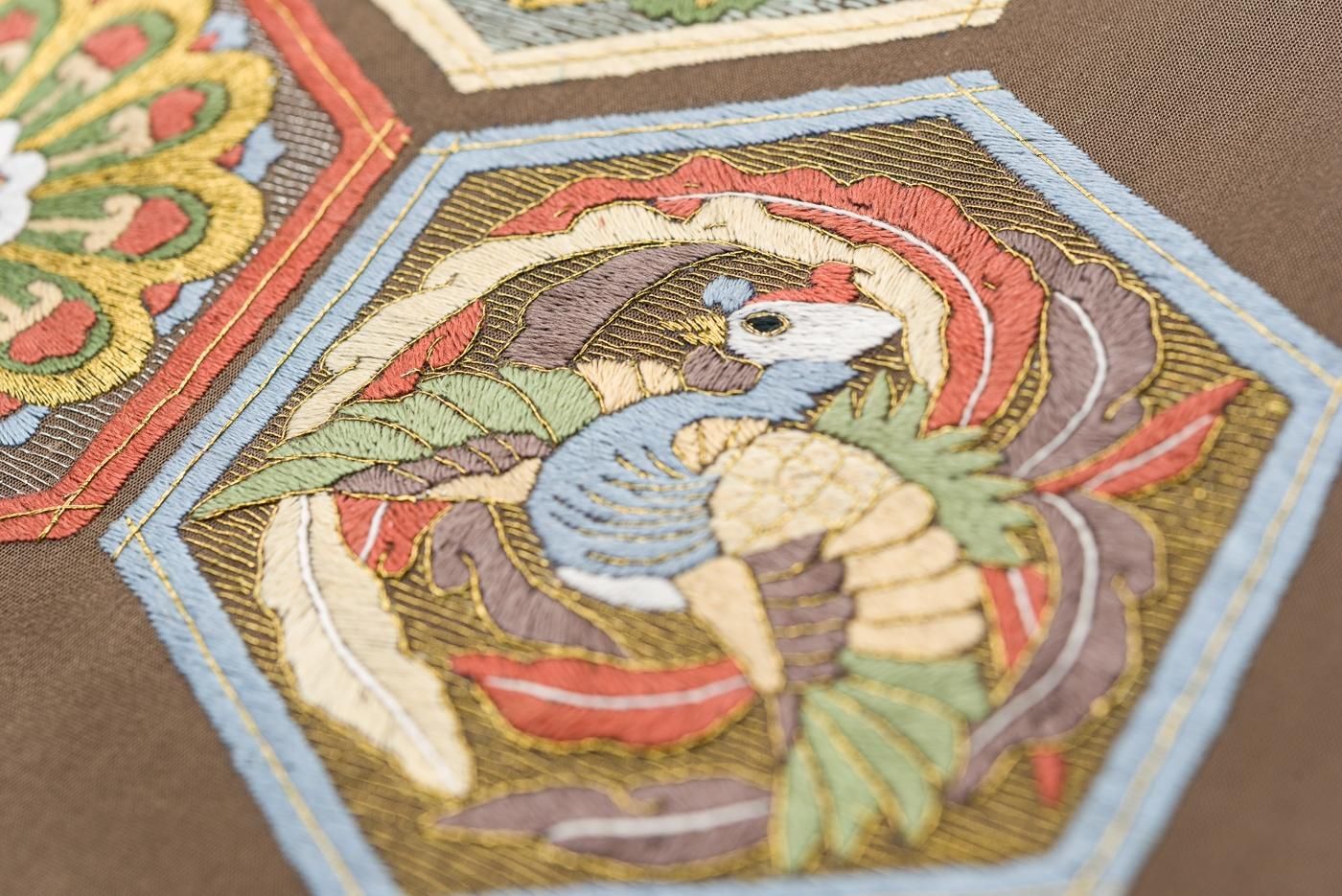 A599☆高級‼️豪華刺繍‼️袋帯正絹テーブルランナー2m16cm