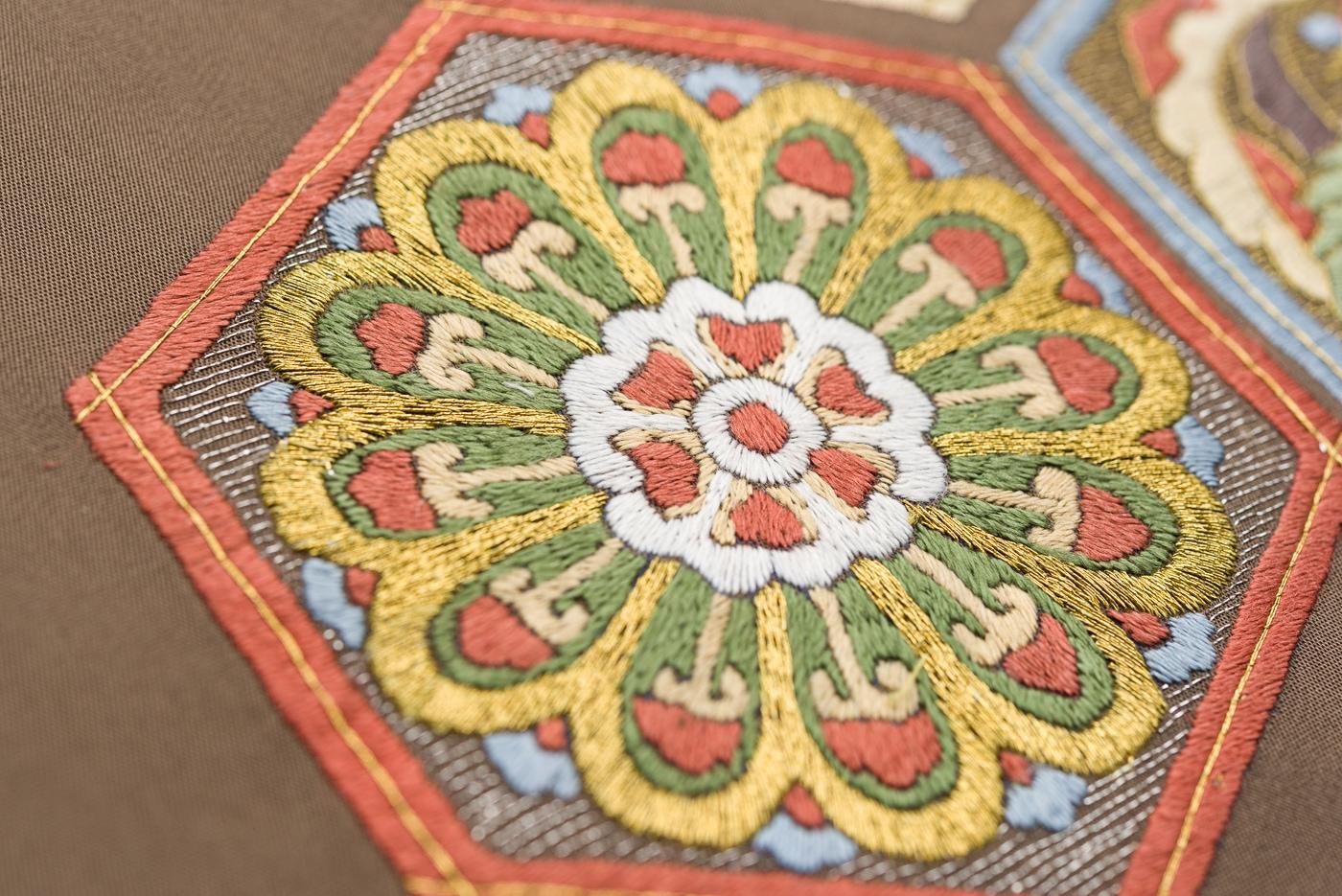 刺繍 亀甲に鳳凰と華紋 - からん::アンティーク着物・リサイクル