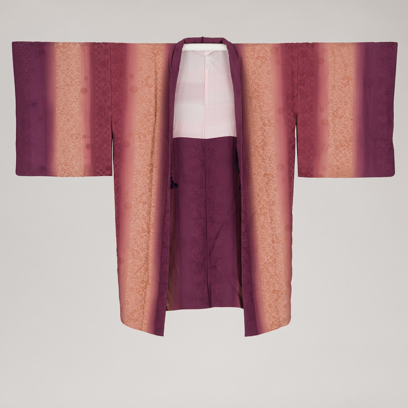 長羽織 葡萄色 暈し縞 - からん::アンティーク着物・リサイクル着物の