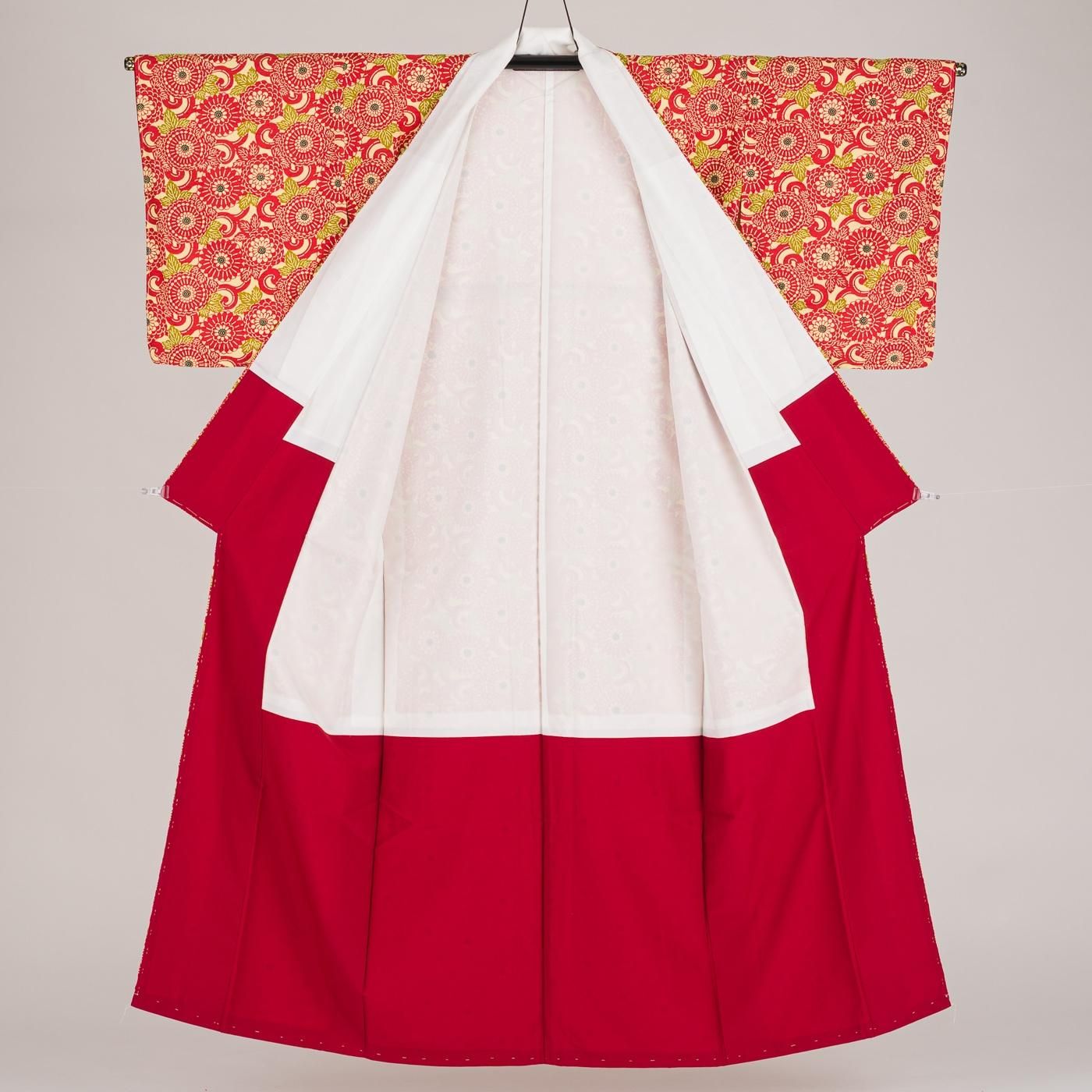 美品未着用 正絹 袷 着物“ヌーディーカラーで満開の唐草菊♪”色無地 K-90 着物 袷 唐草 深緑 オリジナルきもの 色無地風 ポリエステル