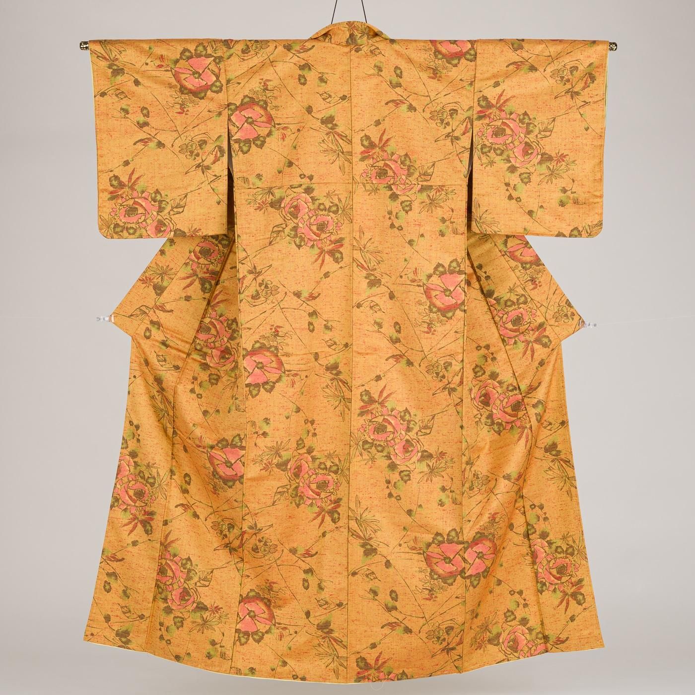 オレンジ色 鶴と花模様 着物 結婚式の色打掛・花嫁用着物|オレンジゴールドの地に鶴刺繍 No