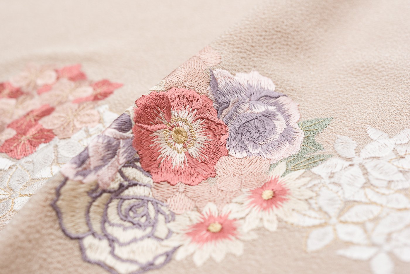 新品タグ付き‼️【ダイアグラムグレースコンチネンタル】6.2万　淡いピンク　刺繍レディース