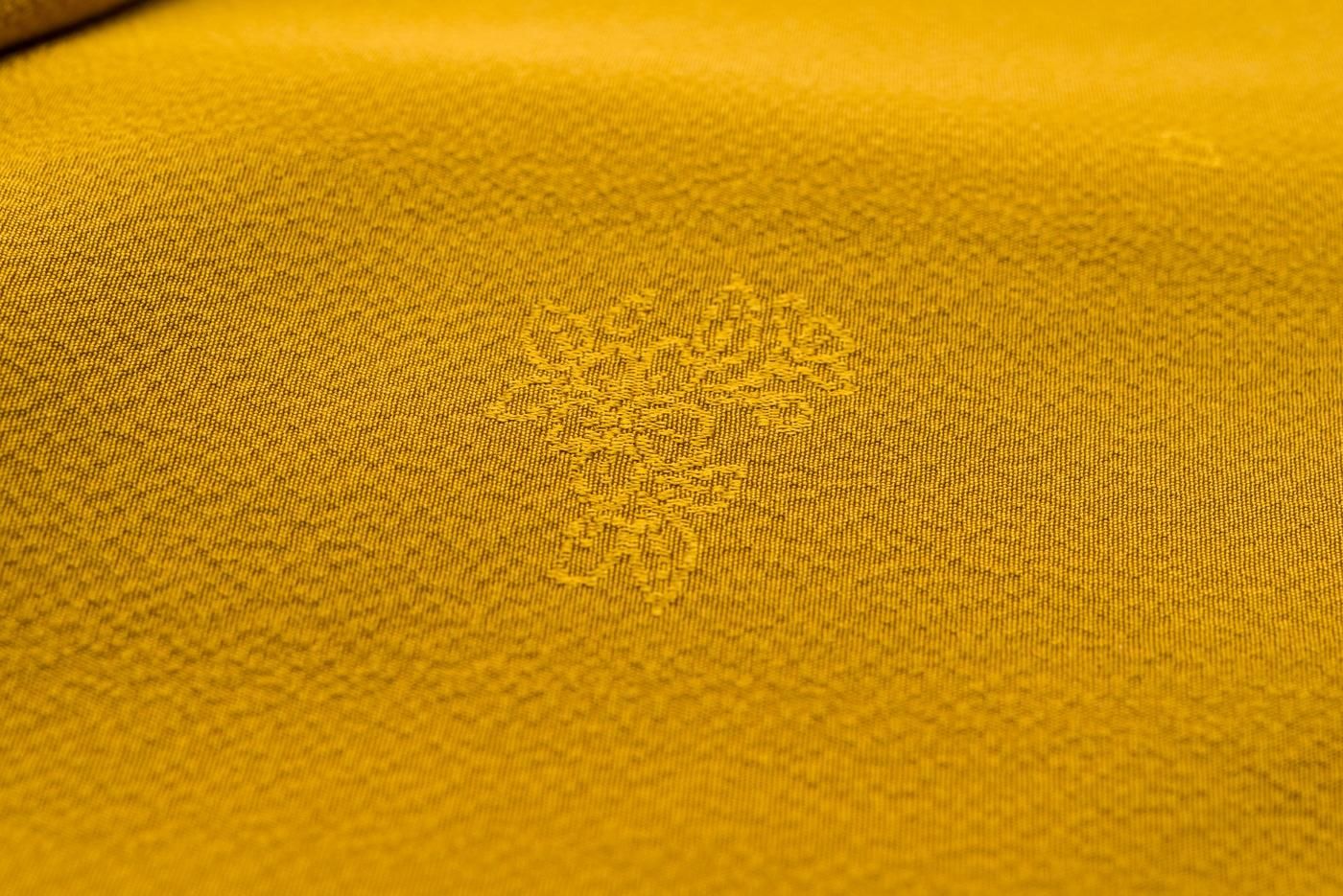 小紋☆単衣☆山本寛斎☆落款☆椿☆正絹☆金彩☆仕立て上がり 小紋☆単衣☆山本寛斎☆落款☆椿☆正絹☆金彩☆