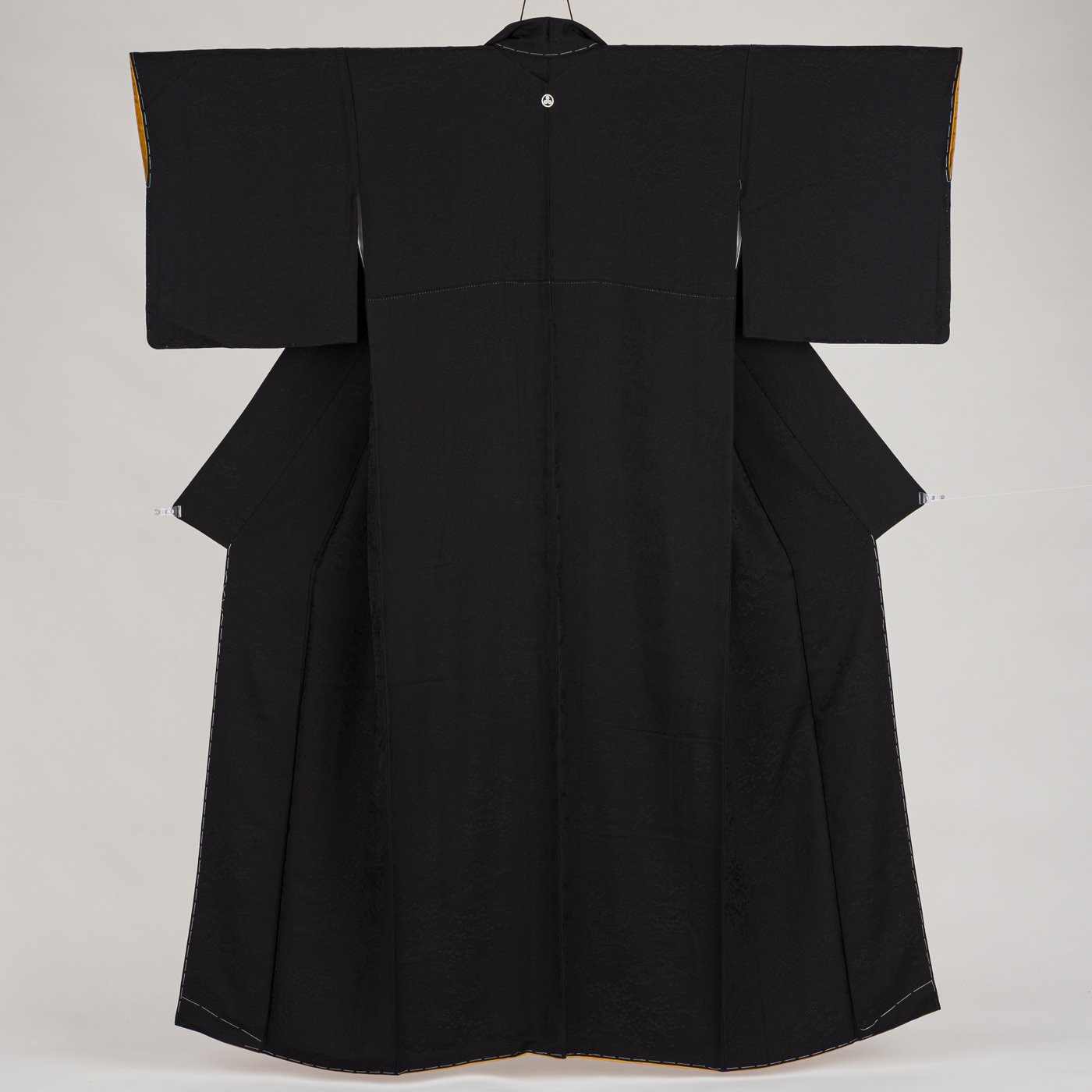 色無地 一つ紋 黒 - からん::アンティーク着物・リサイクル着物の通販