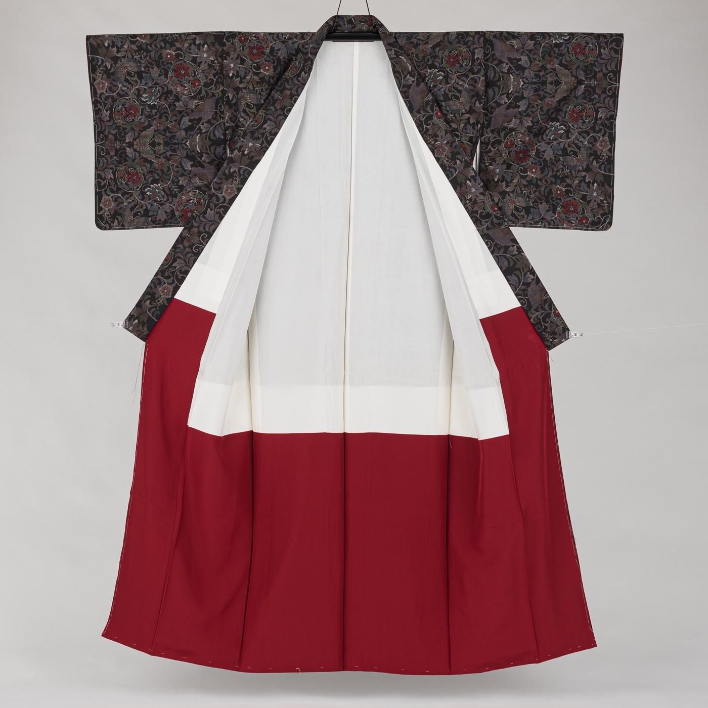 大島紬 蝶々と花唐草 - からん::アンティーク着物・リサイクル着物の