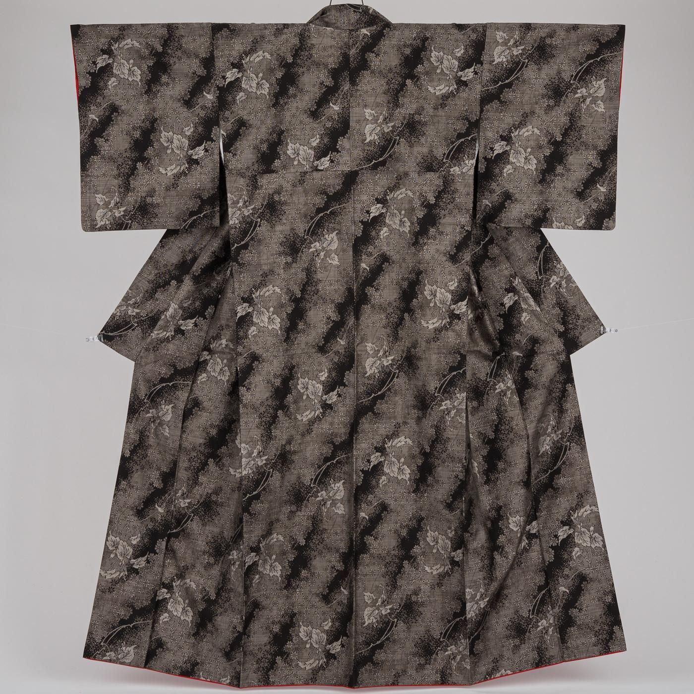 【美品】大島紬　しつけ付き　花柄模様　三越タグ付き　Sサイズ 美品】大島紬 しつけ付き 花柄模様 三越タグ付き Sサイズ 大島紬 花霞