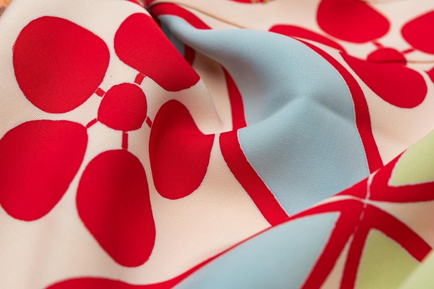 振袖 セミアンティーク 七宝に梅鉢と揚羽蝶 - からん