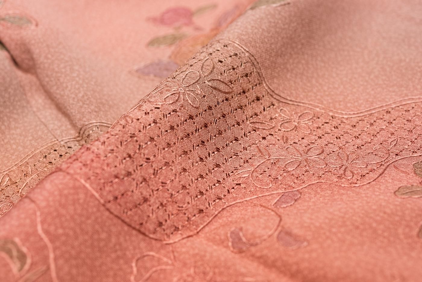 【蘇州刺繍】正絹　刺繍の訪問着　袷　裄68.5 汕頭刺繍 蘇州刺繍 総刺繍 金糸 訪問着 正絹 花柄 熨斗 山藍摺