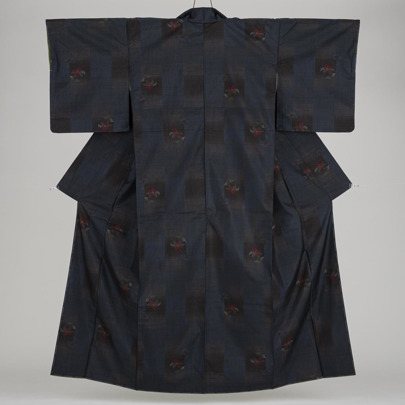 大島紬 格子に花 - からん::アンティーク着物・リサイクル着物の通販サイト