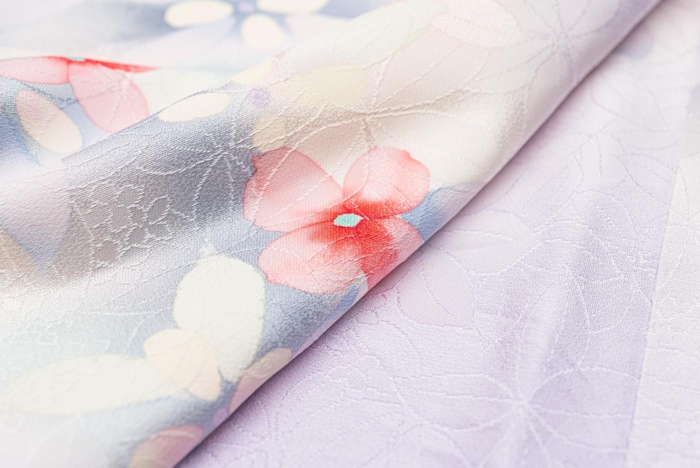 地紋起こし　暈し染め　花唐草　薄ピンク薄紫色系　しつけ　美品 特選銀通し暈し刺繍付下げ【葡萄唐草◇濃い紫色】パープル 白