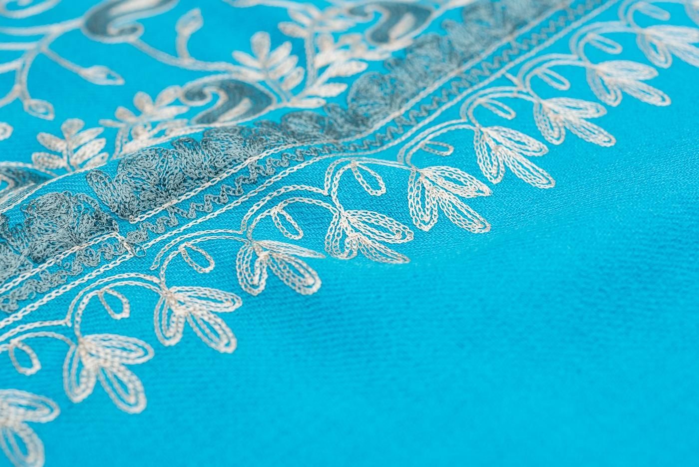 草花柄　カシミール刺繍　ストール　長さ205cm　幅71cm　黒 草花柄 カシミール刺繍 ストール 長さ205cm 幅71cm 黒 満足する芸術感