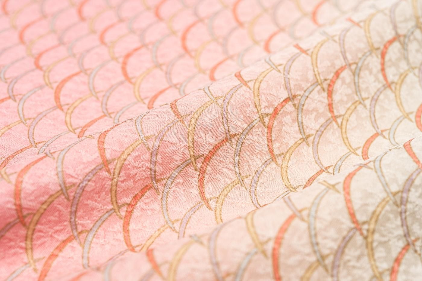 付け下げ小紋 横段暈し 芝草模様 - からん::アンティーク着物