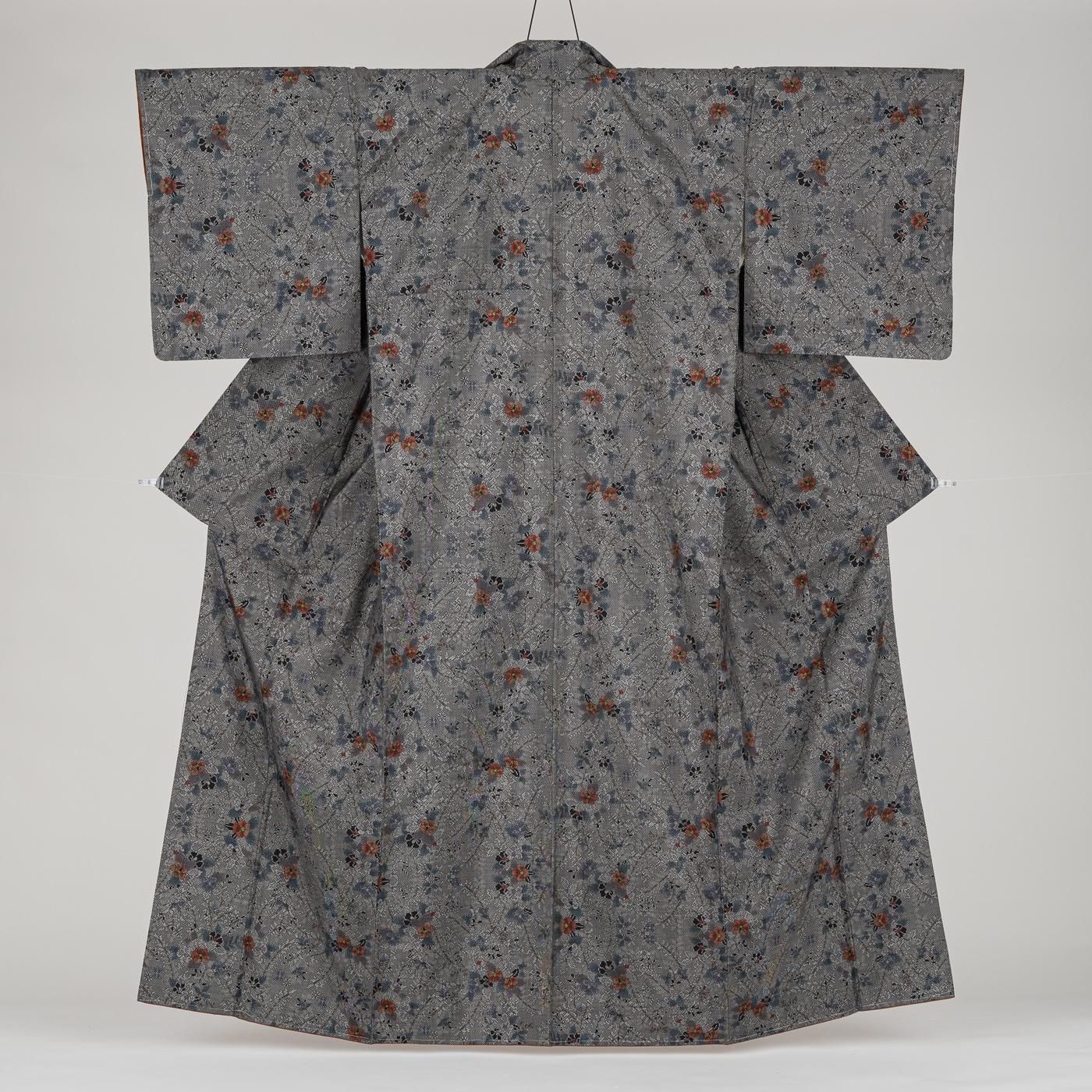 小紋　大島紬　唐花　菊花　牡丹　手織り　泥染　着物　018k 小紋 大島紬 唐花 菊花 牡丹 手織り 泥染 着物 018k