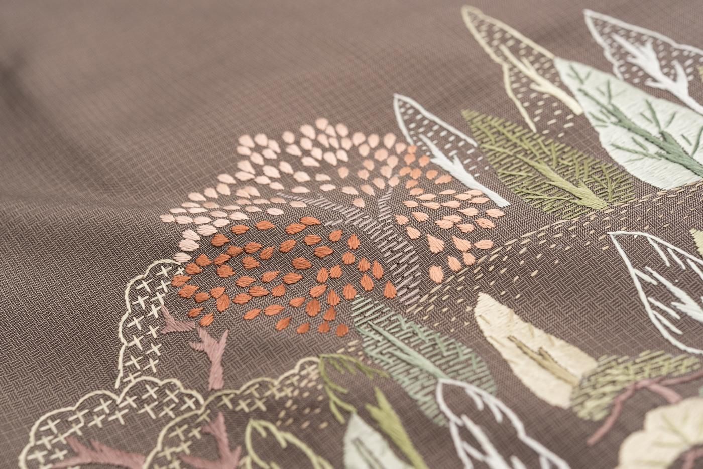 【逸品⠀】本場大島紬 豪華 刺繍入り 訪問着 訪問着[大島紬訪問着/スワトウ刺繍]｜着物レンタルあき (来店