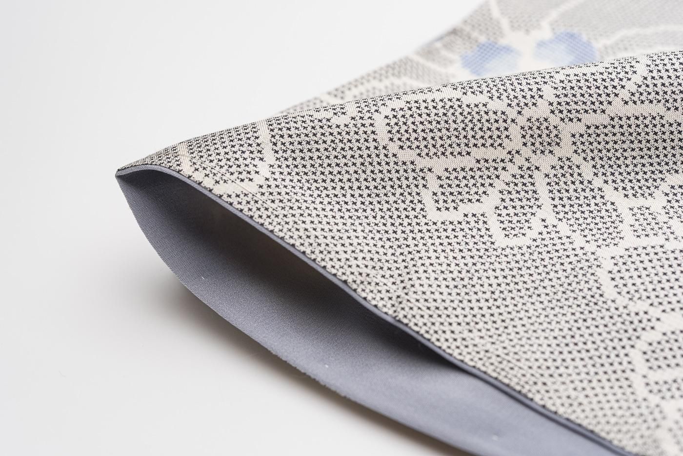 大島紬 白大島 花模様 - からん::アンティーク着物・リサイクル