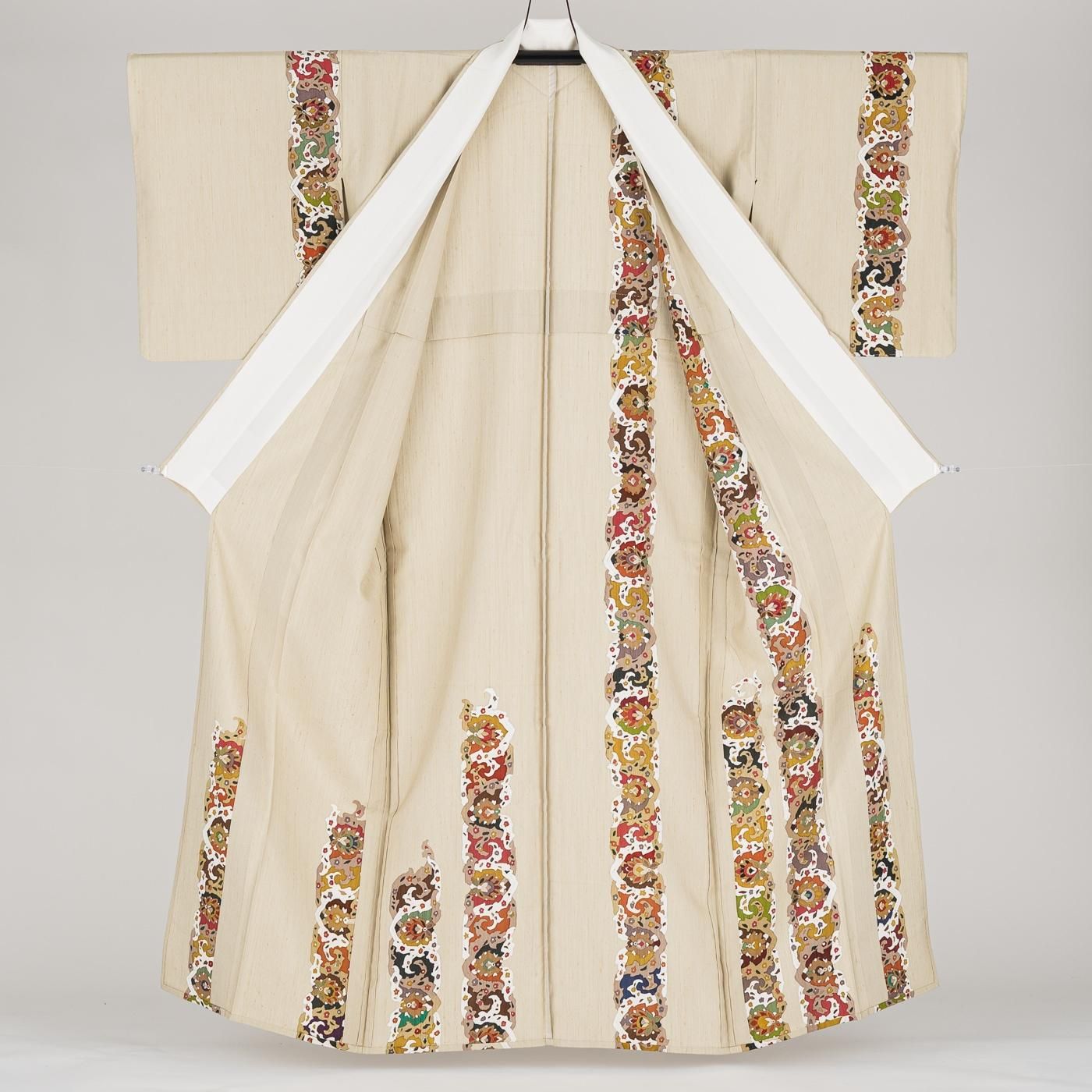 A5 美品 単衣 季節の花々模様 染め 白 紬 正絹 訪問着 着物 着物 訪問着 しょうざん謹製 生紬染訪問着 未使用 中古 花柄